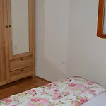 Mara - Secluded House With Breathtaking View- Seline, Starigrad Paklenica سيلين