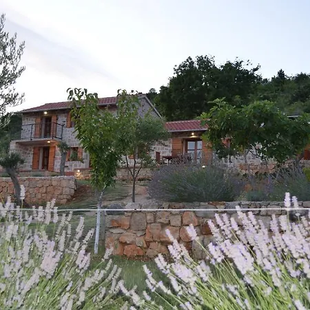 Mara - Secluded House With Breathtaking View- Seline, Starigrad Paklenica Feriehus