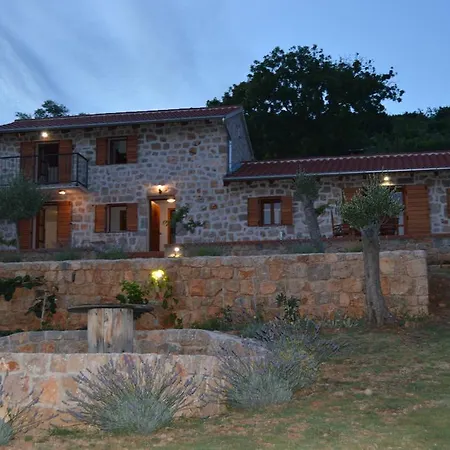 בית נופש Mara - Secluded House With Breathtaking View- Seline, Starigrad Paklenica