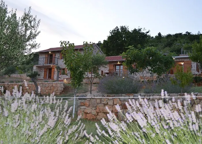 Mara - Secluded House With Breathtaking View- Seline, Starigrad Paklenica Feriehus
