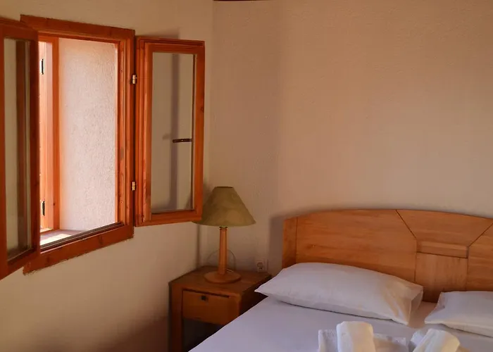 Feriehus Mara - Secluded House With Breathtaking View- Seline, Starigrad Paklenica Seline