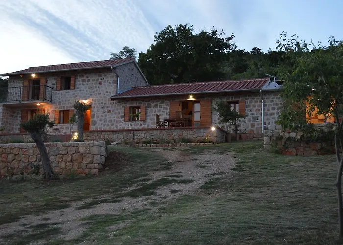 Mara - Secluded House With Breathtaking View- Seline, Starigrad Paklenica Feriehus *