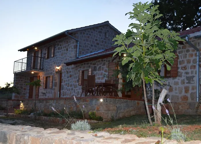 Feriehus Mara - Secluded House With Breathtaking View- Seline, Starigrad Paklenica